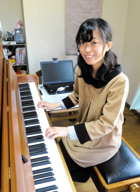 ピアノ教室を開いた西濱優衣香さん＝川西市美山台