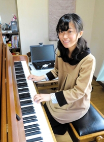 ピアノ教室を開いた西濱優衣香さん＝川西市美山台