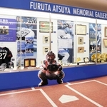 古田敦也さんのパネルなどが展示されたメモリアルギャラリー（川西市提供）