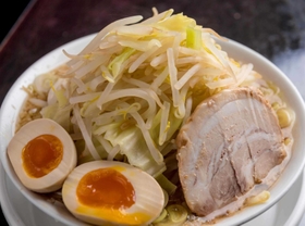 何とかやり繰り。でも「麺と野菜は大盛無料」は譲れない。