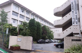 西宮北高校の校舎＝１４日午後、西宮市苦楽園二番町