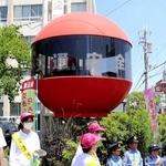 今年で撤去される交通安全祈念塔＝尼崎南署