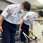 消防士の逮捕発覚を受け、陳謝する西宮市消防局幹部＝西宮市役所