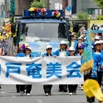 神戸まつりに参加した奄美群島出身者ら。今や常連だ＝２０１７年５月、神戸市中央区