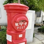 旧大坂道の丸型ポスト＝伊丹市伊丹５