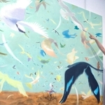 作品の説明をする小沢さかえさん＝尼崎市昭和通２、総合文化センター