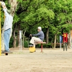 瑞ケ池公園は１７基の健康遊具が設置される広場に生まれ変わった＝伊丹市瑞ケ丘５