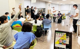 ３年ぶりの開催に向け、話し合う実行委のメンバーら＝立花南生涯学習プラザ