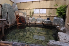 天然温泉「宮泉の湯」が自慢の露天風呂＝西宮市津門大箇町、大箇温泉