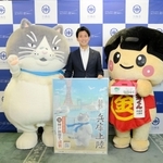 越田謙治郎市長（中央）、きんたくん（右）と記念撮影するマル＝川西市役所