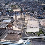 １９７７年に上空から撮影された「キリンビール尼崎工場」（同社提供）