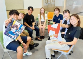 人気アニメ「涼宮ハルヒの憂鬱」にちなんだスポーツイベントの準備を進める関西学院大学の学生＝西宮市上ケ原一番町