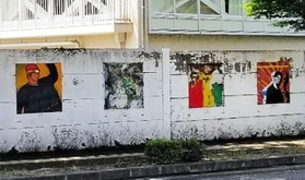 以前の壁面。塗装は剥がれ、汚れが目立つ＝宝塚市美座１（宝塚市提供）