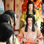 八乙女姿で神事に参列する女性たち＝西宮神社（提供）