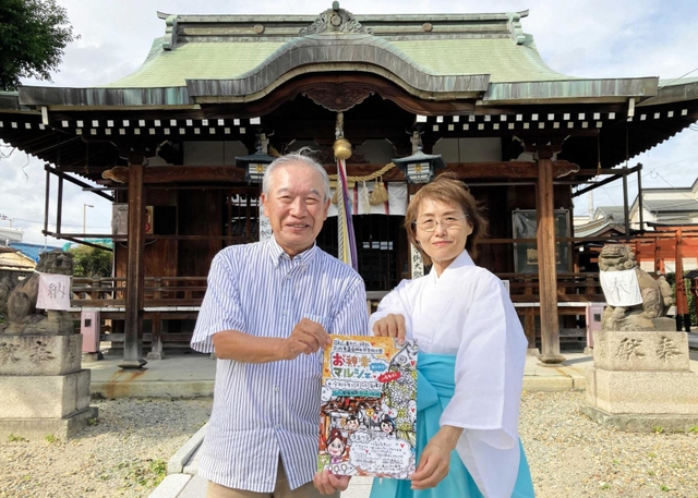 「お神楽マルシェ」を開く戸ノ内素盞嗚神社の豊島悦子宮司と山口昇次さん＝尼崎市戸ノ内町２