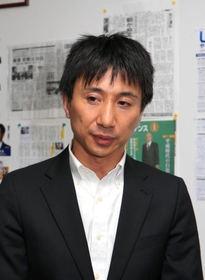 肩を落とす山下隆志氏＝川西市けやき坂１（撮影・斎藤雅志）