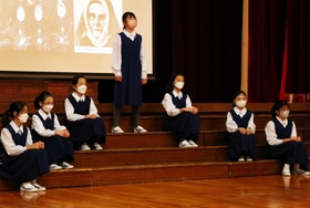 平和や戦争をテーマにした発表会＝宝塚市塔の町