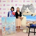 山崎晴恵市長（中央）とサファイアの御手洗菜々さん（左）を表敬するマル＝宝塚市役所