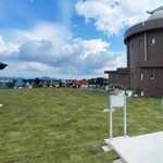 芝生化された猪名川天文台の周辺＝猪名川町柏原（町提供）