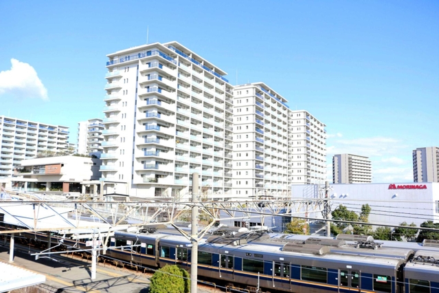 ＪＲ塚口駅東側に建設された新興住宅地＝尼崎市上坂部１