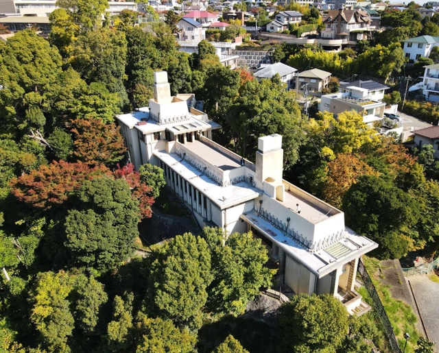 住宅街で威容を誇るヨドコウ迎賓館＝芦屋市山手町３