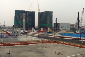 ２００７年ごろにマンション建設が進むなどして大きく様変わりしつつあるＪＲ尼崎駅北側＝尼崎市潮江