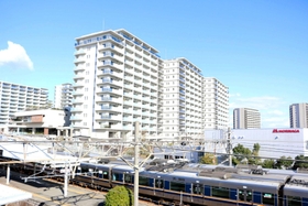 ＪＲ塚口駅東側に建設された新興住宅地＝尼崎市上坂部１