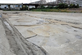 アサヒビール西宮工場跡地から見つかった方墳＝西宮市津門大塚町