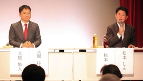 尼崎市長選に関連して開かれた合同・個人演説会でまちの課題や将来について語る大原隼人氏（左）と松本真氏＝尼崎市昭和通２、アルカイックホール・ミニ