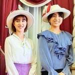 第１１期観光大使「リボンの騎士『サファイア』」に選ばれた河西美帆さん（左）と中之薗佳純さん＝宝塚市立手塚治虫記念館