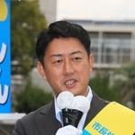 公約などを語り支持を訴える松本真氏＝１３日午後、尼崎市東七松町１（撮影・斎藤雅志）