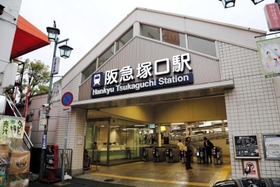 阪急塚口駅北側＝尼崎市塚口本町１