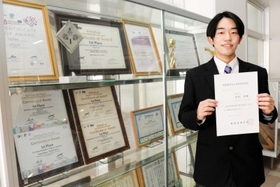 第３種電気主任技術者試験に合格した木村歩輝さん＝尼崎市口田中２、尼崎双星高校