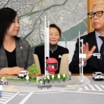 交通安全祈念塔のジオラマ模型。尼崎南交通安全協会から尼崎市へ寄贈された＝尼崎市役所