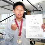 全日本ＵＪボクシング王座決定戦で優勝した井上恵吾君＝西宮ＮＥＯボクシングジム