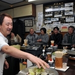 堂安選手の行きつけのホルモン鍋店「やすもり」＝尼崎市神田中通３
