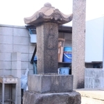 善通寺に伝わる秦武文の墓＝尼崎市寺町