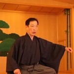 「鵺」を舞う芦屋能舞台の能楽師・長山耕三さん＝芦屋市松ノ内町、芦屋能舞台