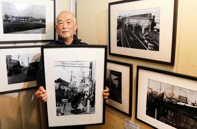 モノクロ写真で伝える大地震の怖さ 発生直後の西宮撮った写真展示 尼崎