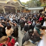 多くの人が訪れ初詣の参拝をした西宮神社の本殿＝西宮市社家町、西宮神社