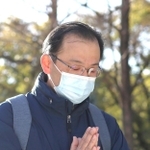 姉の小亀寛子さん家族を亡くした児玉隆之さん＝神戸市中央区、東遊園地