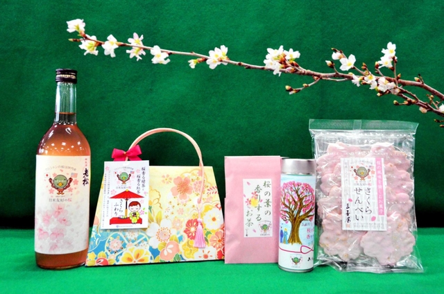 日米友好の桜をテーマにした日本酒や茶葉の商品（伊丹市提供）