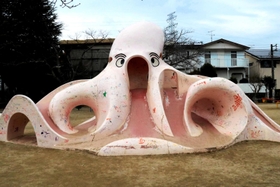 半世紀以上、子どもたちを見守ってきたタコ公園のタコ遊具＝川西市向陽台１