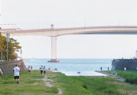 田端良守さんの作品「集まる場所」（出光興産提供）