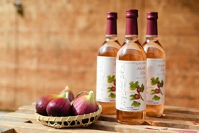 川西市内を中心に限定販売されるイチジクワイン「ＴＨＥ　ＭＯＲＮＩＮＧ　ＤＥＷＤＲＯＰＳ～川西の朝露～」（川西市提供）