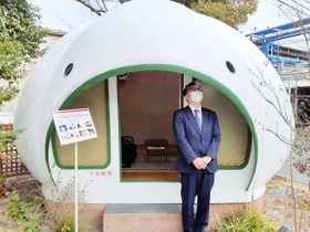 半世紀以上前に製造販売していたカプセル住宅「フローラ」。現在は従業員の休憩場所として使われている＝利昌工業尼崎工場
