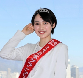 ミス日本グランプリに輝いた芦屋市出身で関西学院大の吉岡恵麻さん＝神戸市中央区東川崎町１