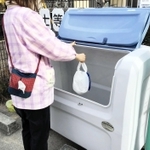 園内に設置されたおむつ処分用のごみ箱＝川西市内（市提供）