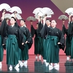 文化祭に向けて通し稽古に取り組む宝塚音楽学校の生徒ら＝宝塚市栄町１、宝塚バウホール