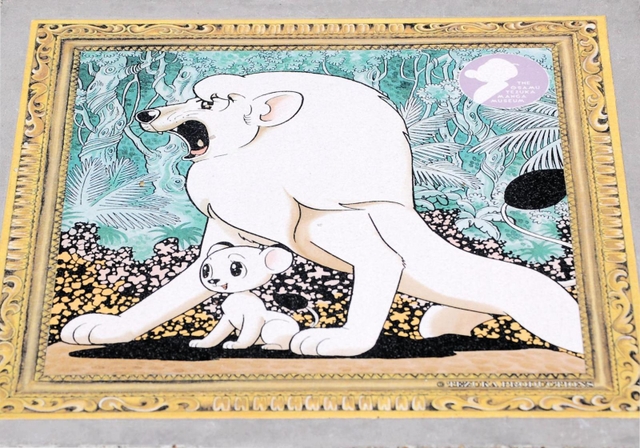 宝塚市が再設置した「ジャングル大帝」のパネル＝宝塚大橋